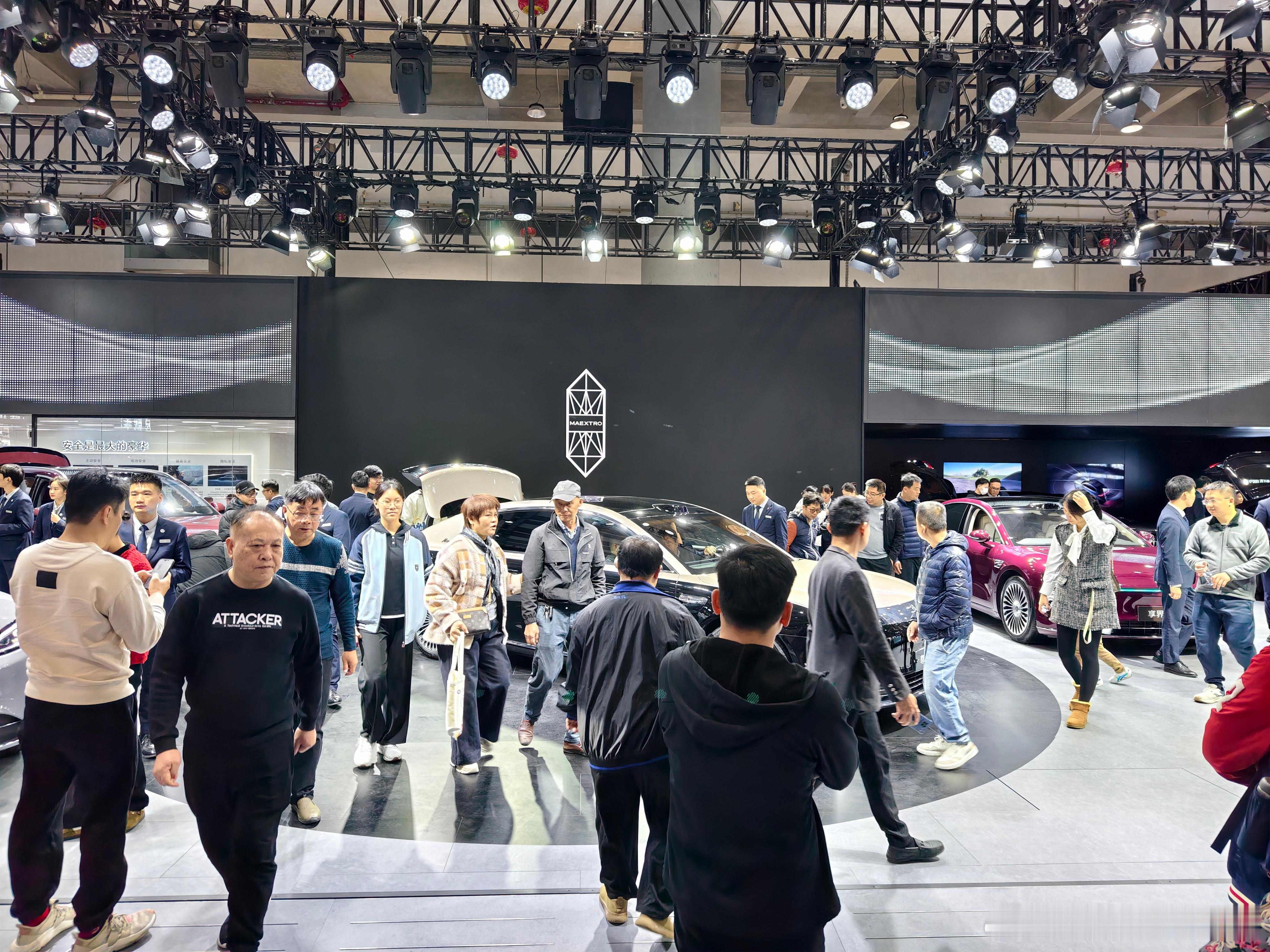 原来尊界s800 下线1万台了。前两天车展转到鸿蒙智行展台，跟尊界的一个好哥们聊