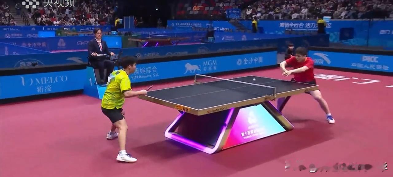 说起来简单，但是什么球反手都能拧，正手都能摆住，这本身就是功力已臻化境的表现，一