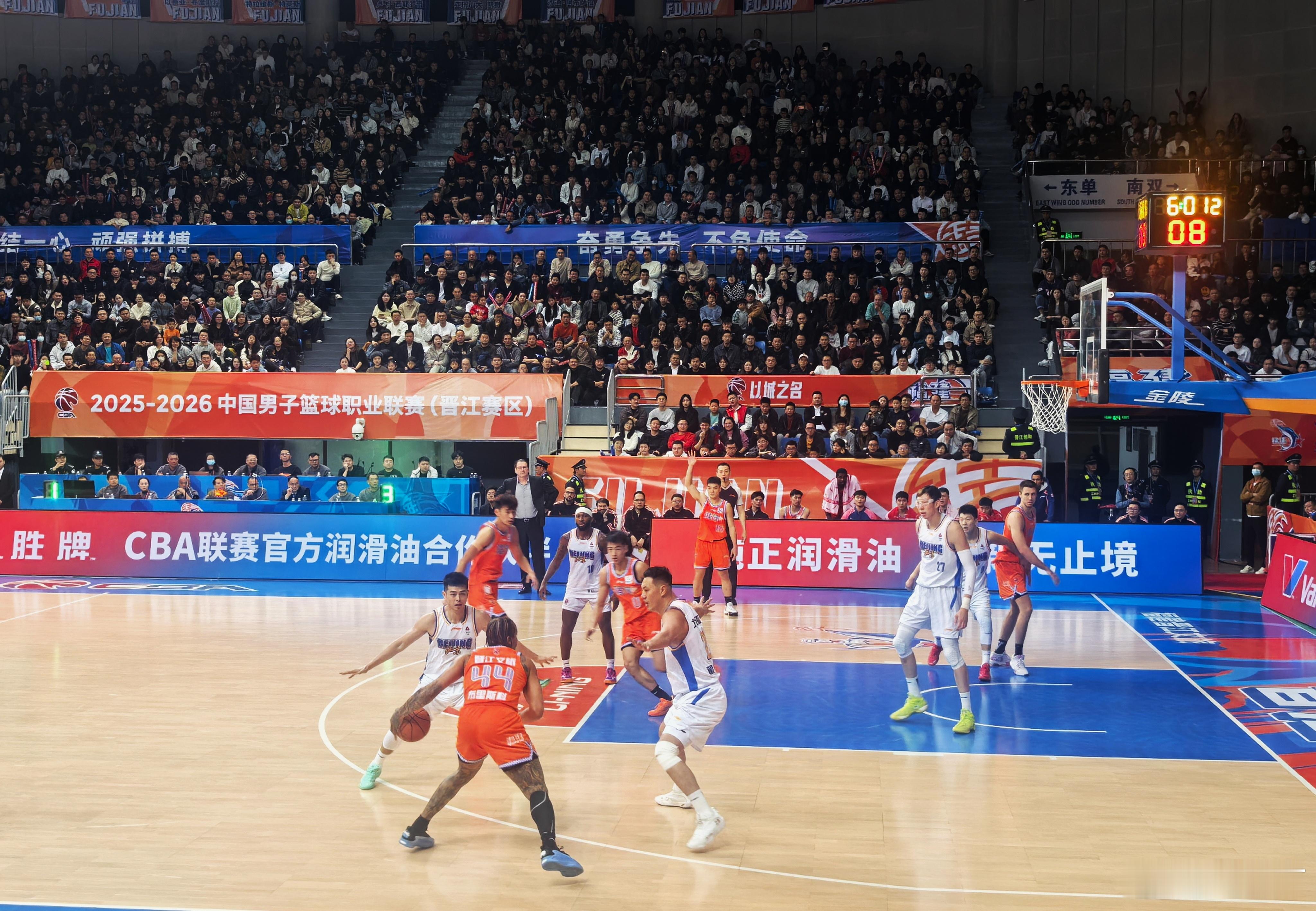 北京首钢 两位潜力赛“小将”第二节盘活了全队，终于将局势逆转。福建男篮vs北京男
