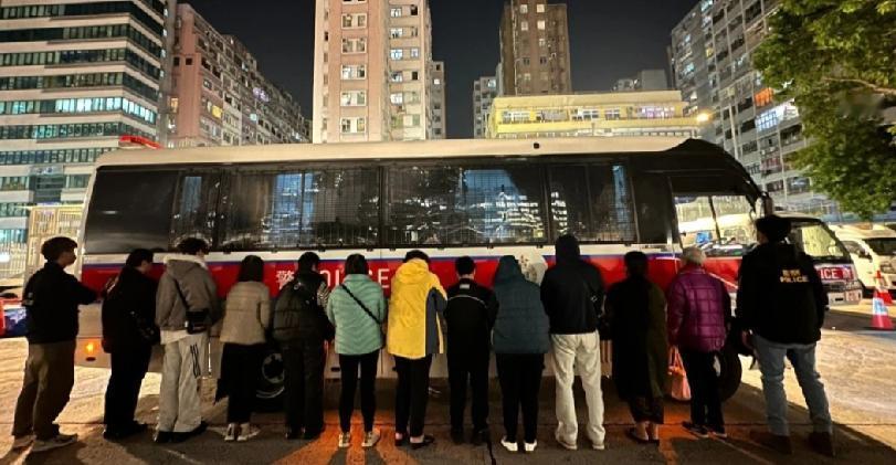 ＃香港反赌＃旺角特别职务队人员于周一（2日）展开代号为「蓄勢」（FULLBOOM