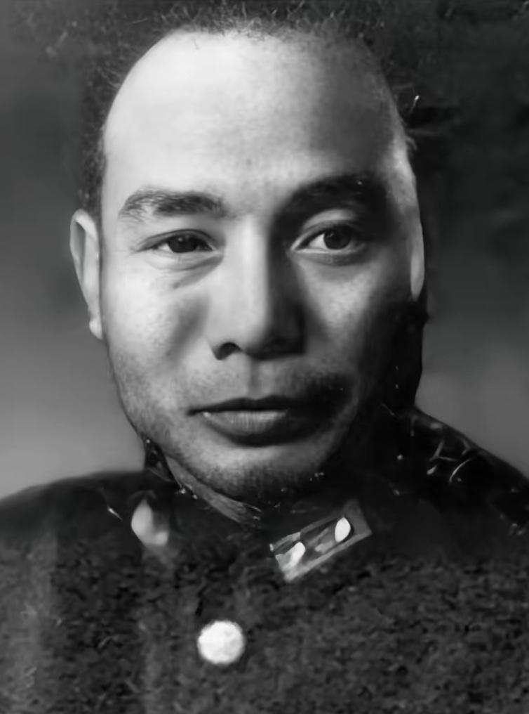 1949年，汤恩伯登船逃往台湾，妻儿一个不落全带上，唯独把伺候了汤家20多年的发
