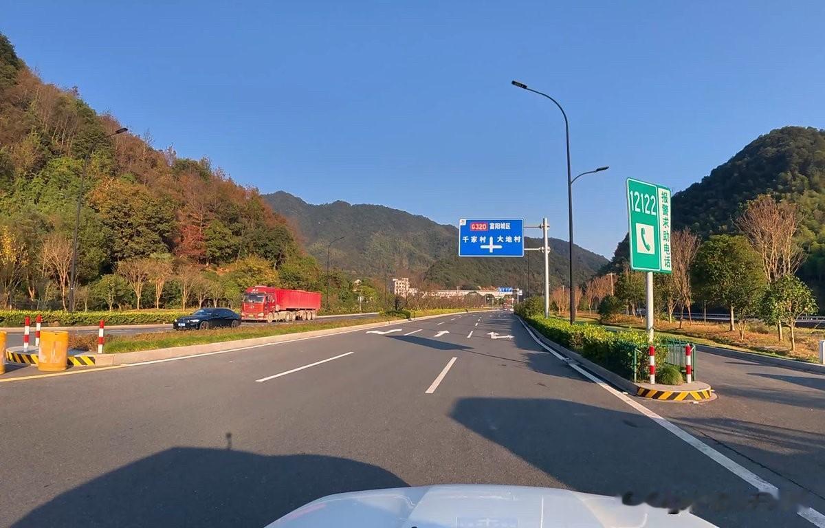 很多人谈社会问题时，总喜欢把目光放在宏大的议题上，却容易忘记一个最简单的道理：对