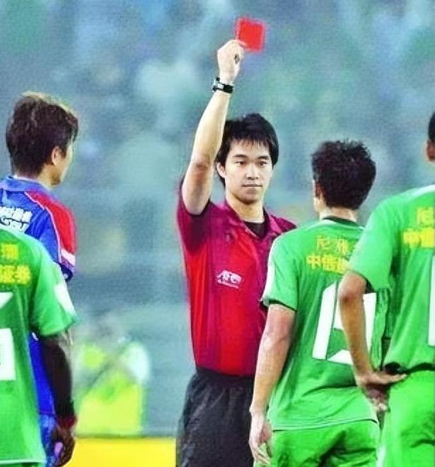 为什么韩国裁判连续四届世界杯都被拒之门外？

1、韩国裁判执法水平以及联赛公信力