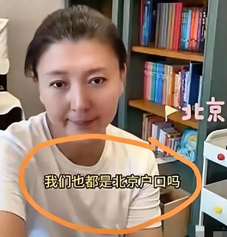 佟丽娅是新疆班的，我不奇怪，

陈建斌是新疆班的，我也不奇怪。

奇怪的是，明明