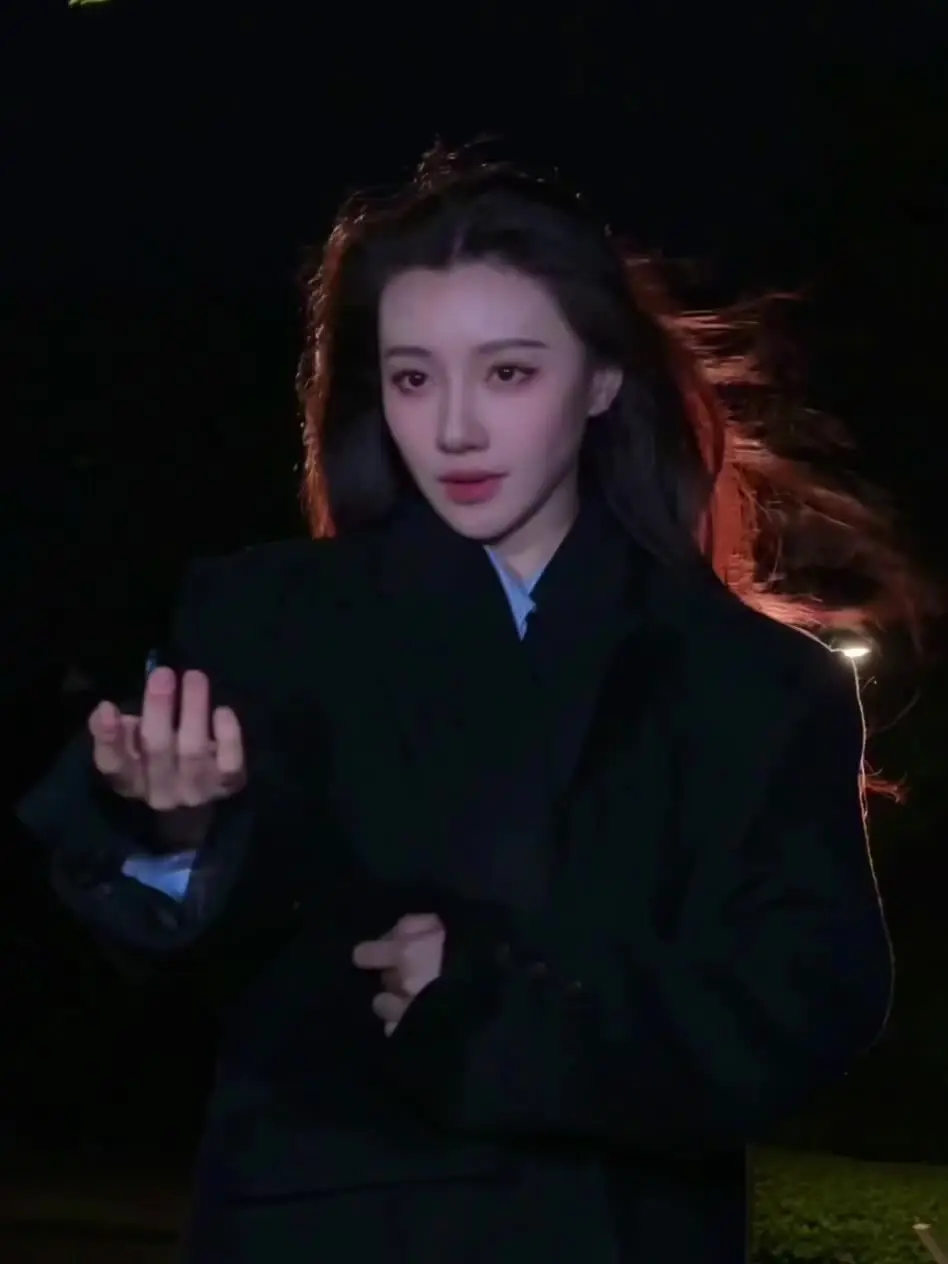 我发誓要成为很幸福的人 让难过也变成一件很难的事.