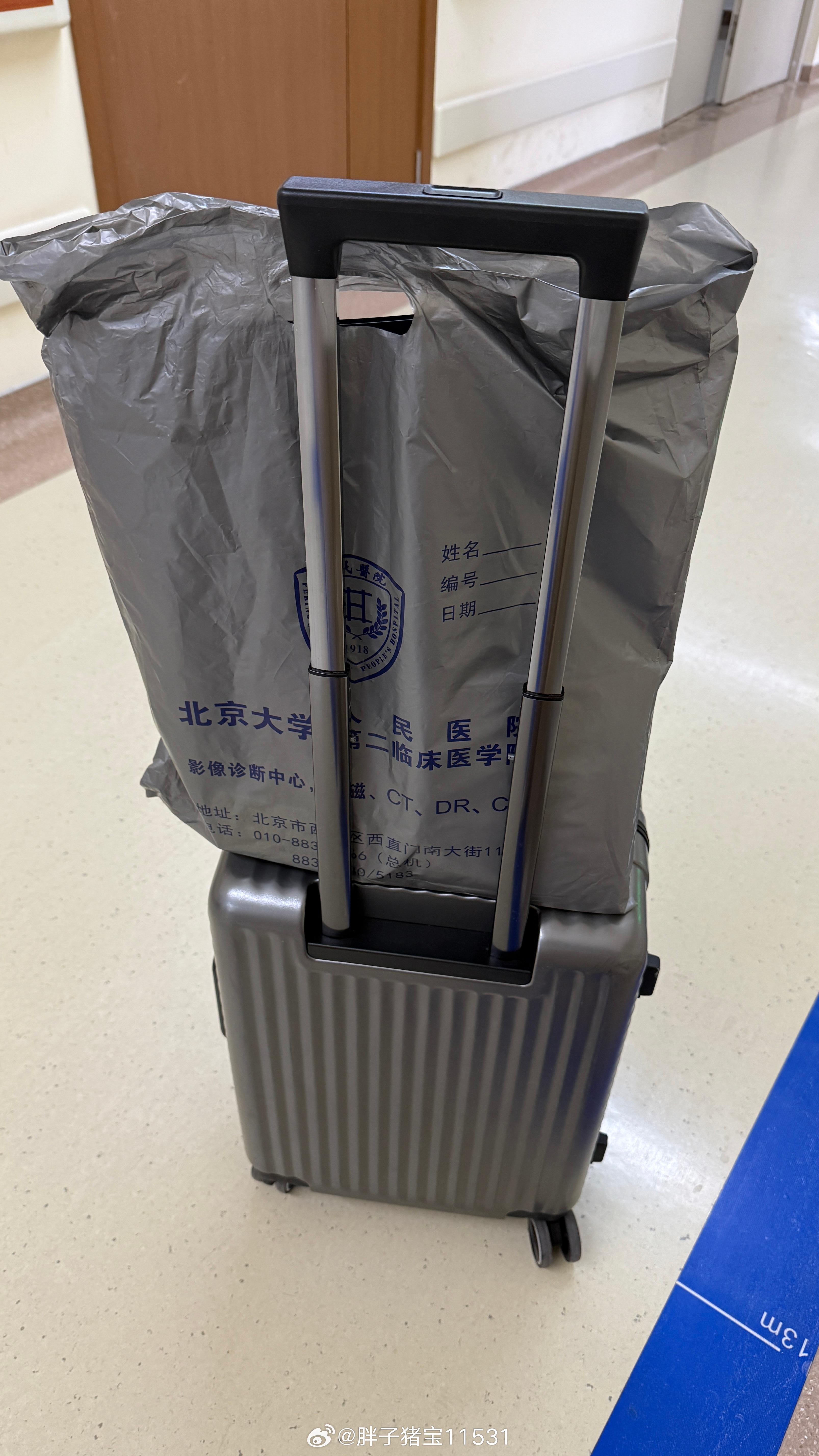 6点验血，9点所有结果出来了，老公的肝功肾功都有些异常，还有钙低，钾也低，但是心