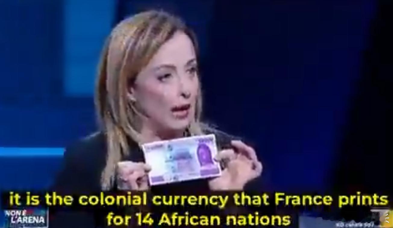 意大利总理梅洛尼和法国总统马克龙这俩人好像一直不对付。她直接点名说法国还在盘剥非