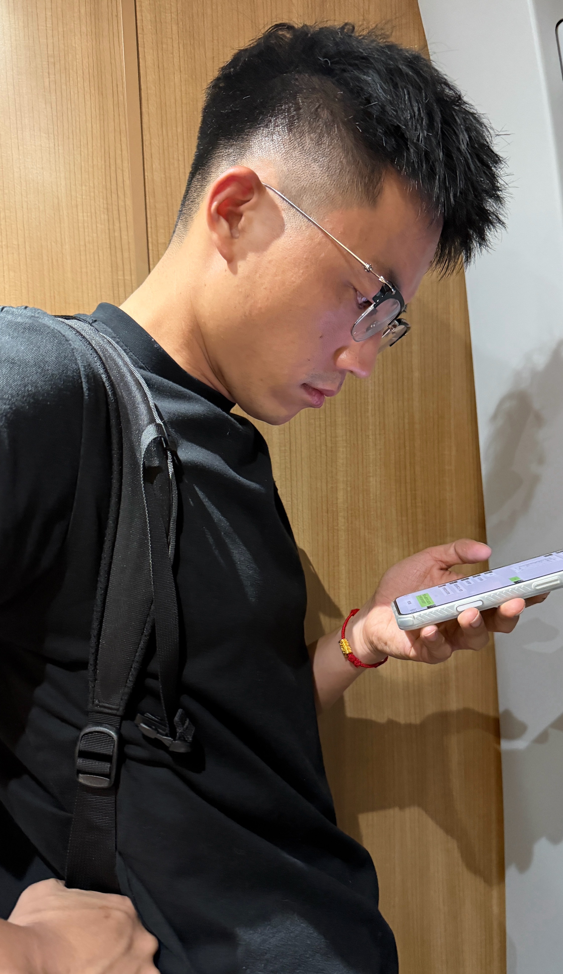 我很少去陪胡杨林参加饭局，因为也确实要带娃，也有自己的事。但是这次来了，因为据说