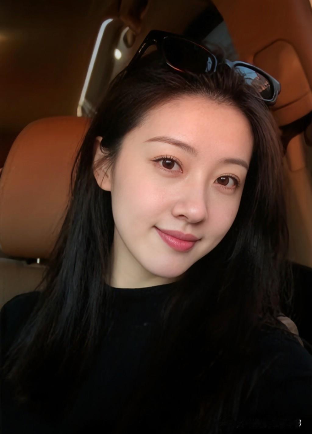 这辈子
最大的幸运，
真的不是随便遇到一个
对你好的人，
好意常有，
但能陪你走