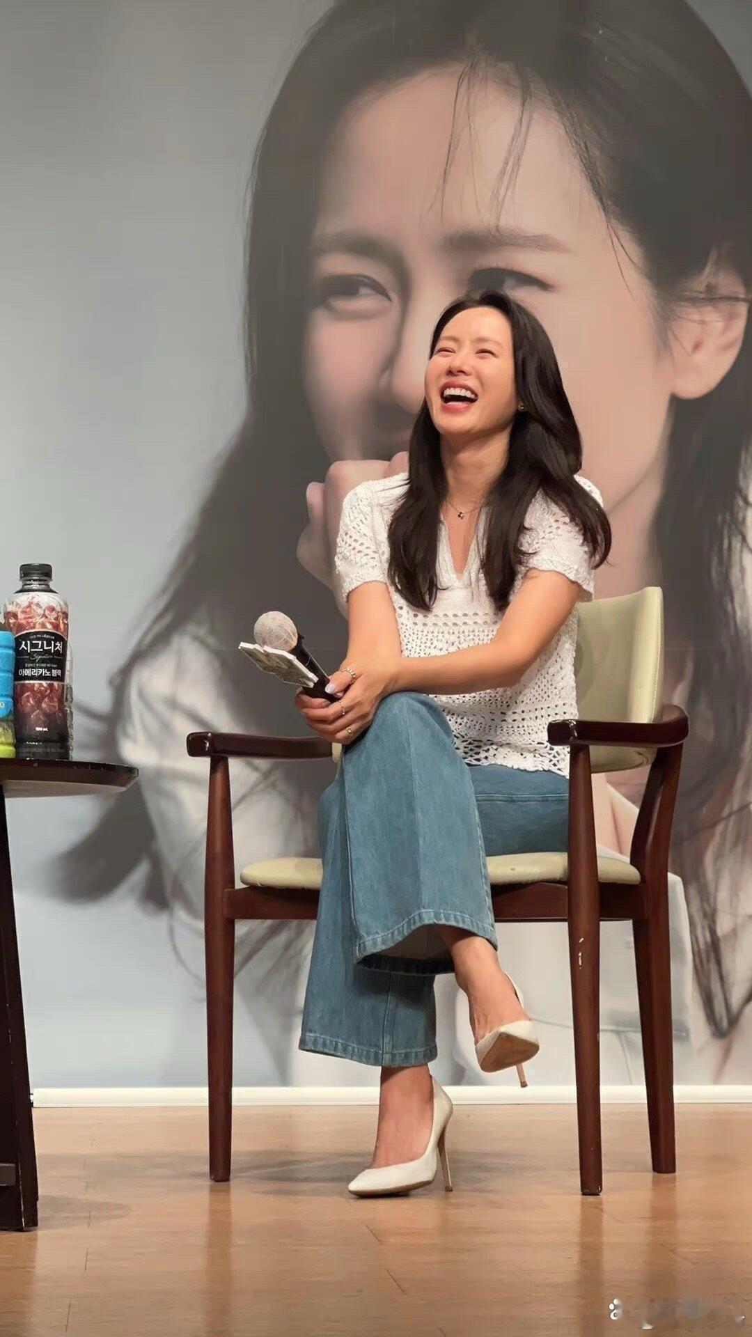 孙艺珍就像明媚的阳光，给人温暖和光明 