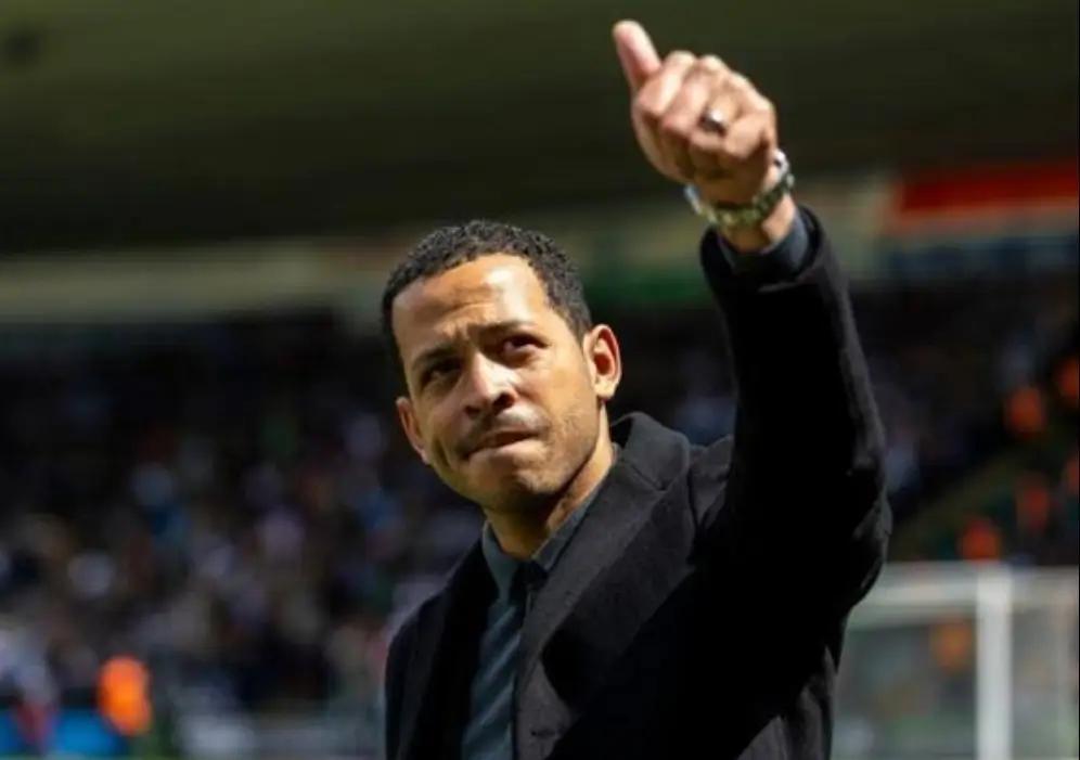 罗塞尼尔6年半的合同，他只过了三个月的时候就被解雇。
不知道解约金是多少？一说是