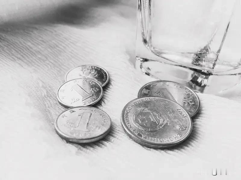 没钱的羡慕有钱的，有钱的羡慕没病的，有病的羡慕有命的，其实生活就是一日三餐，健康