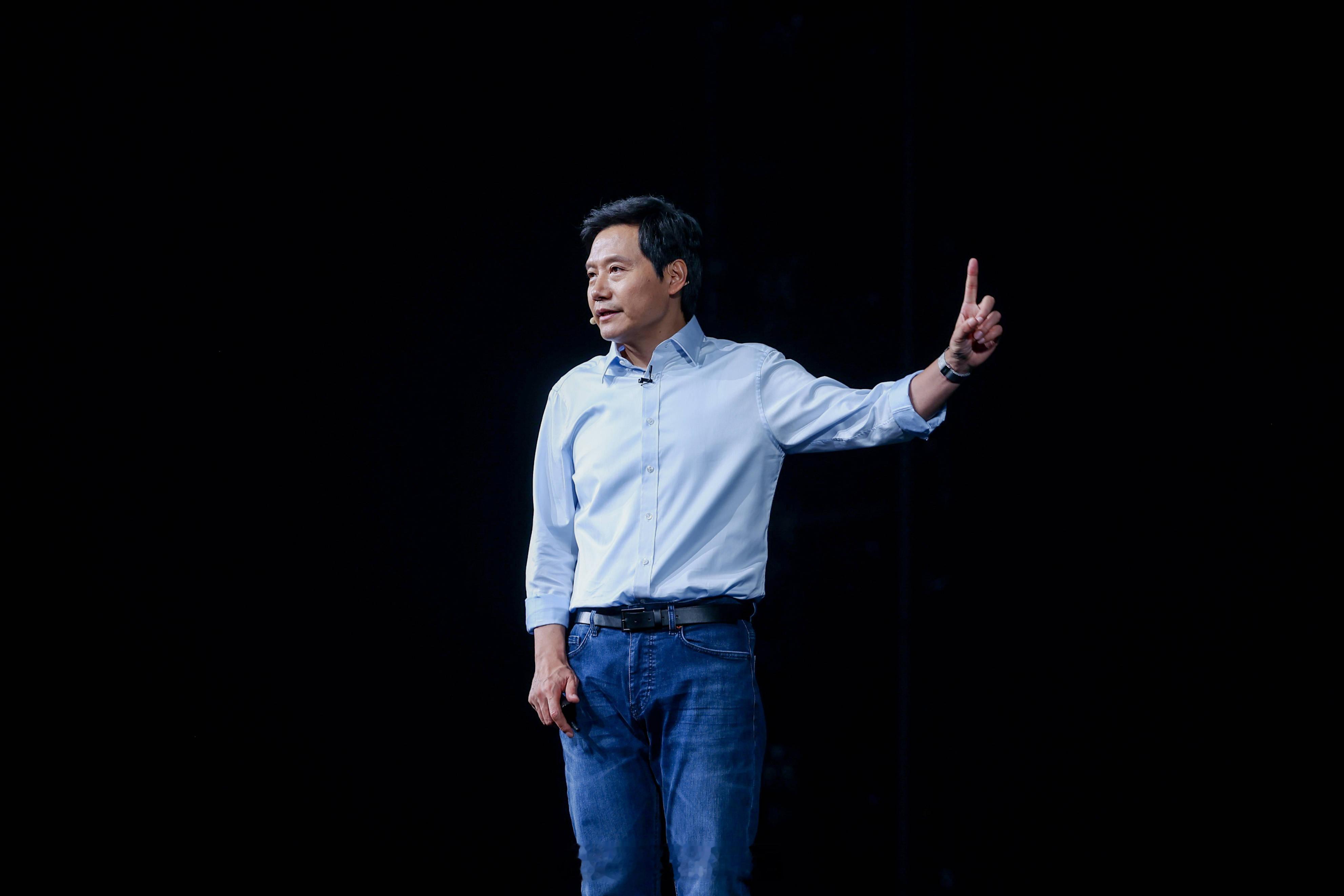 小米公司上市后上半年财报对比：2025上半年：收入2272亿，经调整净利润215