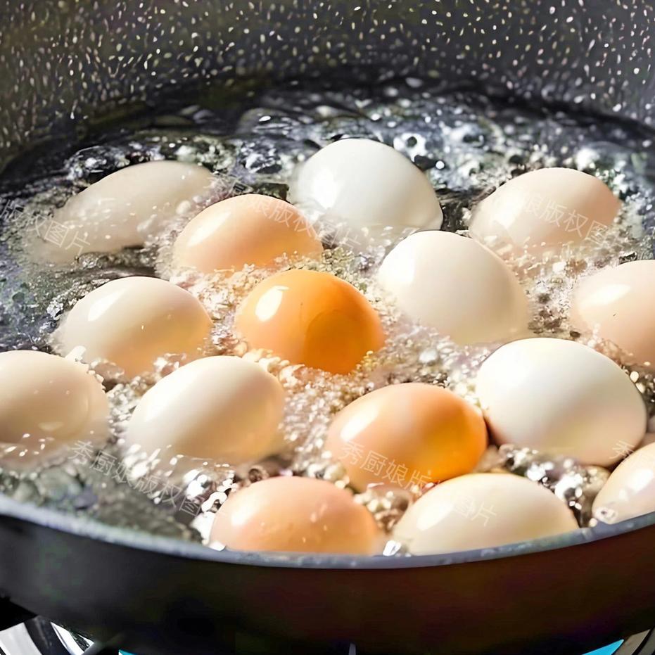 这位“蛋神”凭借一套精准到秒的“煮蛋公式”迅速走红，展现了科学与创意结合的魅力，