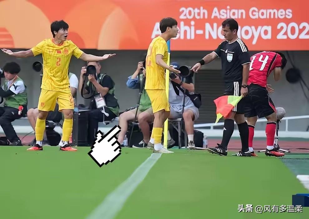 韩国人说中国足球是“少林足球”，但名古屋亚运会男足半决赛中韩之战，韩国队的那个球