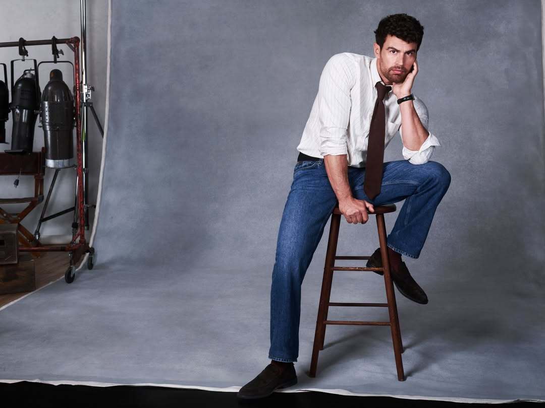 西奥·詹姆斯 / Theo James 为 Gant 拍摄 2026 秋冬系列广