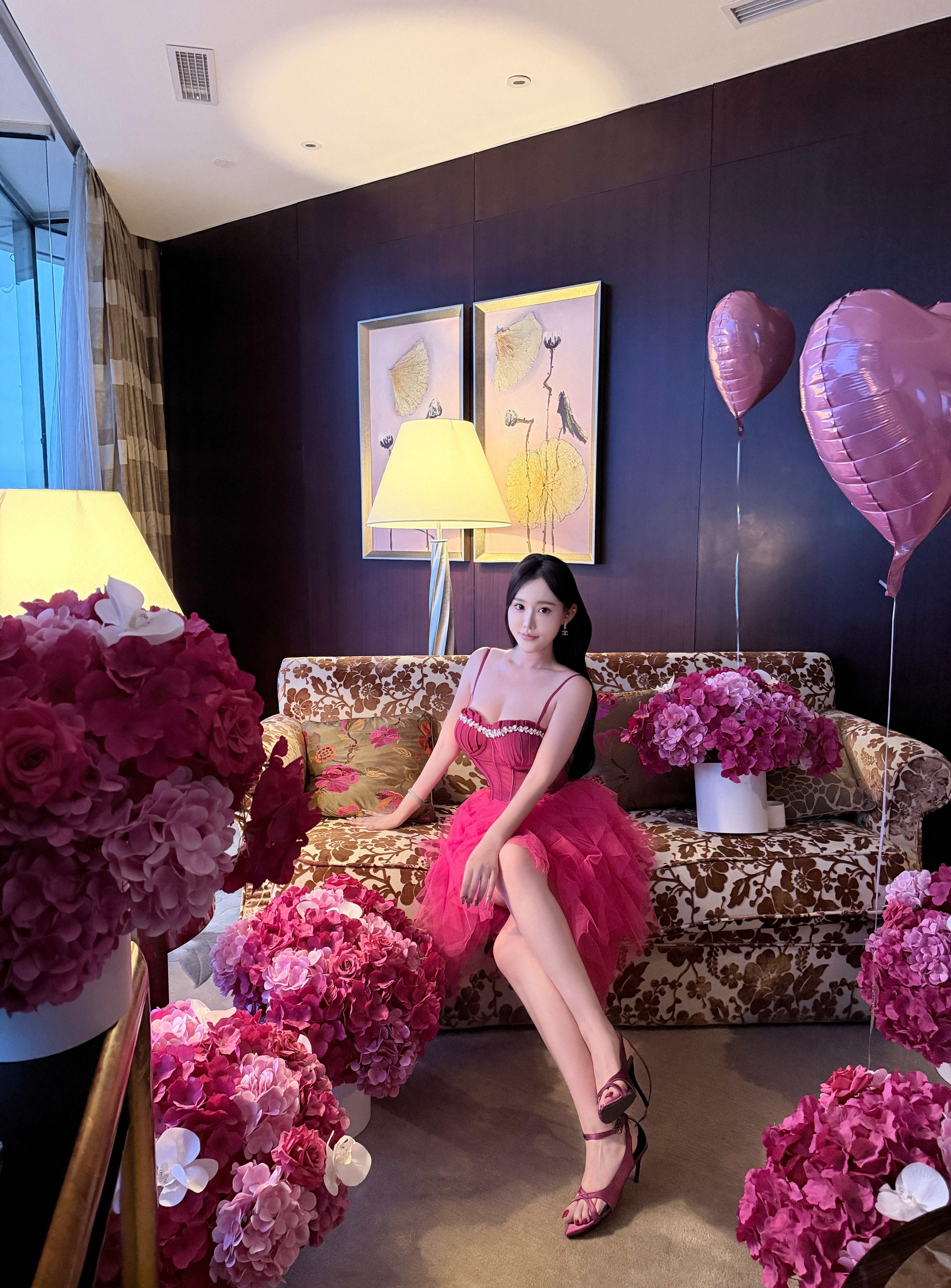 他们爱你盛时姣好的皮囊，爱你被世俗赋予的闪光。 