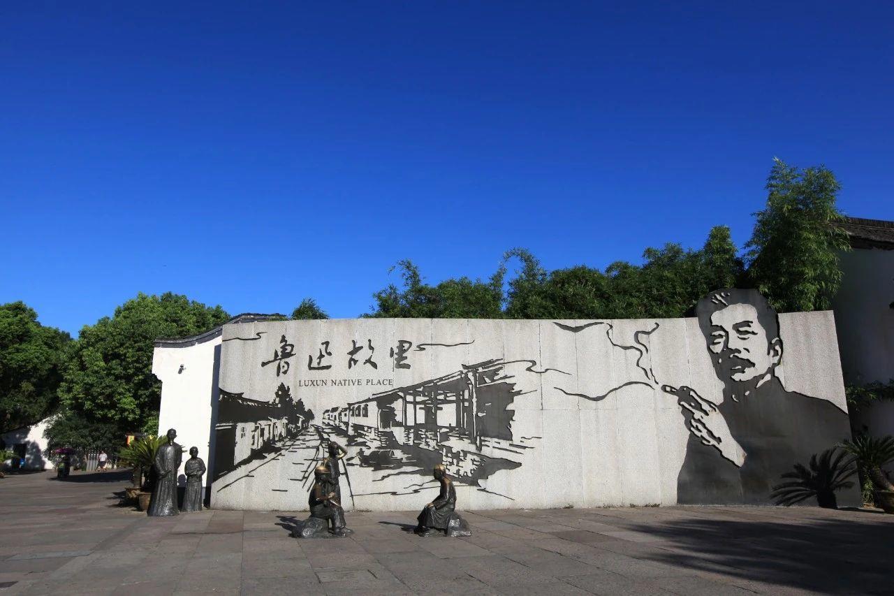 鲁迅长孙周令飞已戒烟30年,谈“鲁迅抽烟墙画”被投诉:大家心
