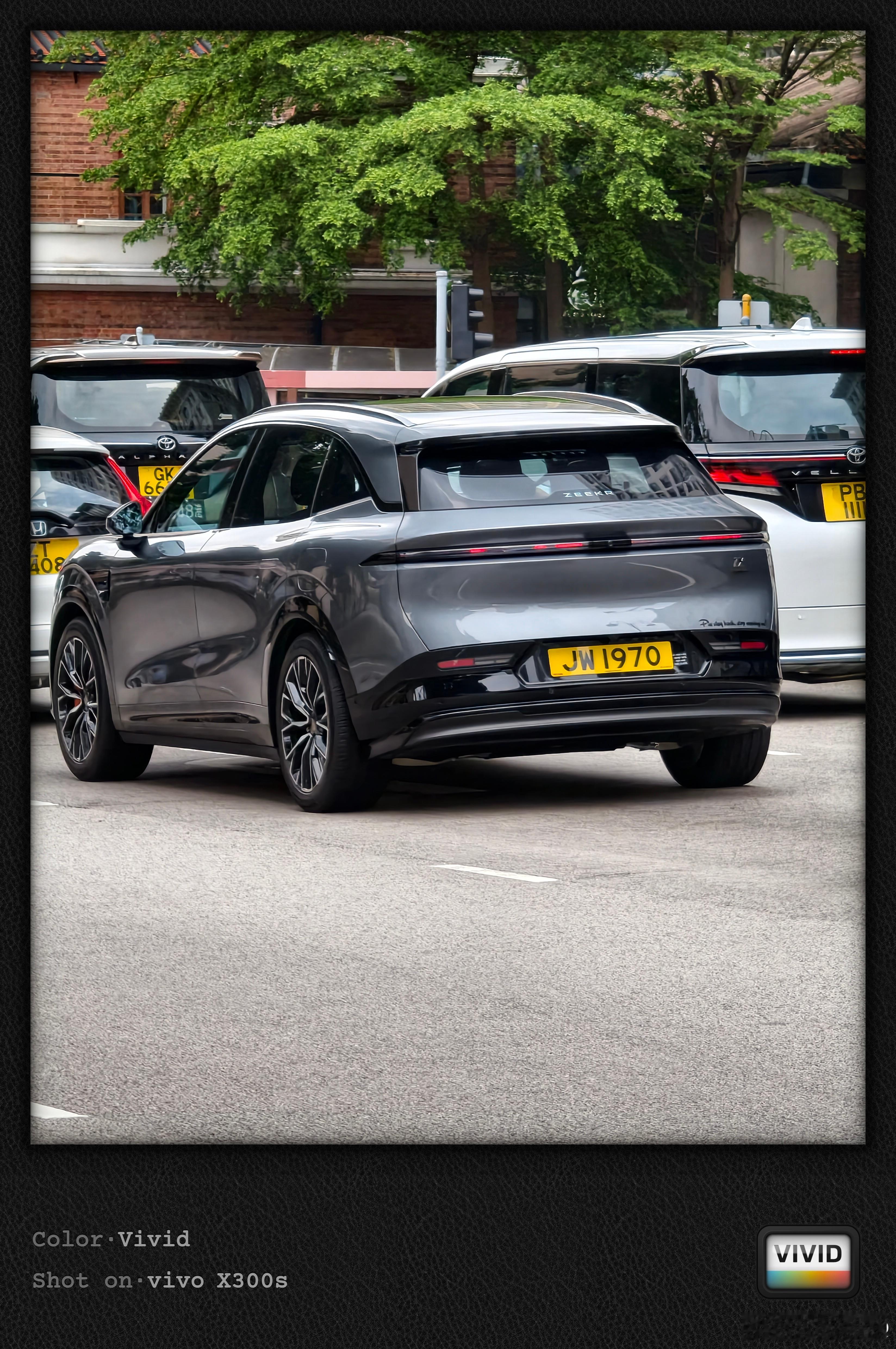 每次来香港，你会发现国内高端车极氪是越来越多从极氪009到7X，现在9X也有好几