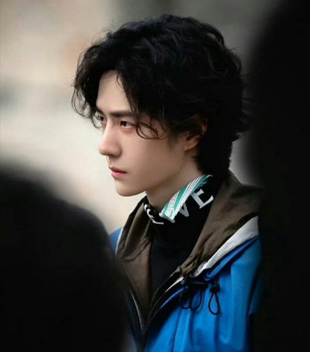 王一博乐华续约官宣续约+股份激励，合约与发展协同升级，告别团体前缀，以独立姿态与