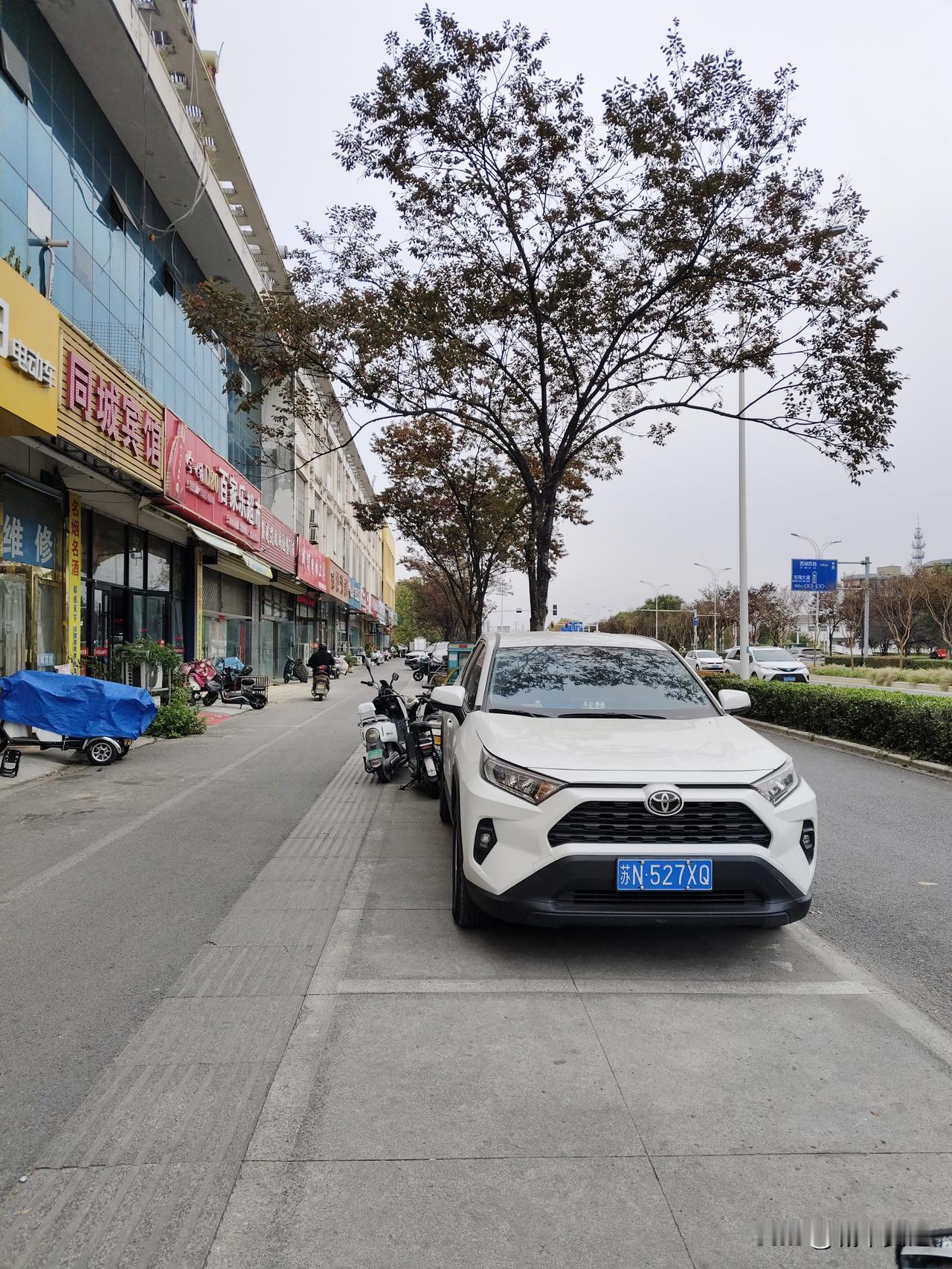 晒图笔记大赛一条路之隔，一个是苏宿园区，一个是新区