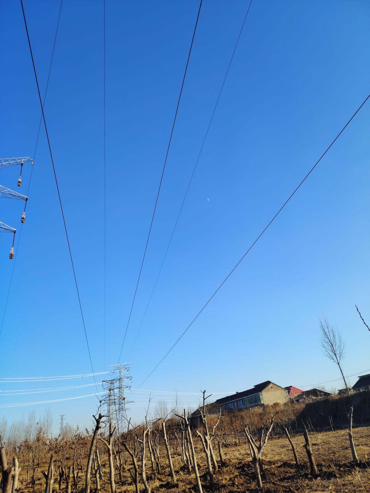 晒图笔记大赛 蓝天白云下，田野那宁静祥和的模样，简直是大自然馈赠的绝美画卷。就像