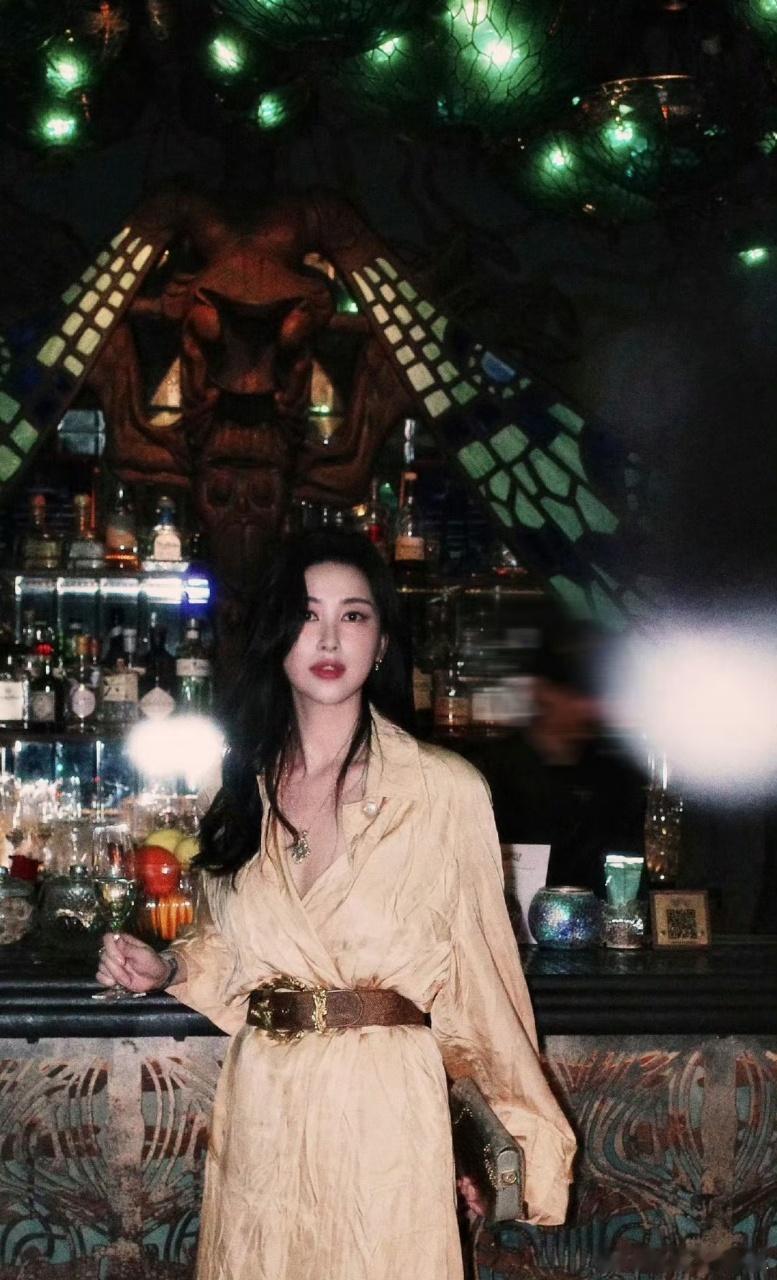 蜜语纪预告含瓜量 从豪门生活跌落成保洁，预告里的冲突和颜值双在线，紧张又上头，已