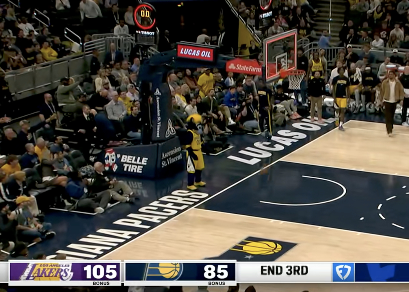 三节结束，湖人105-85步行者！湖人vs步行者