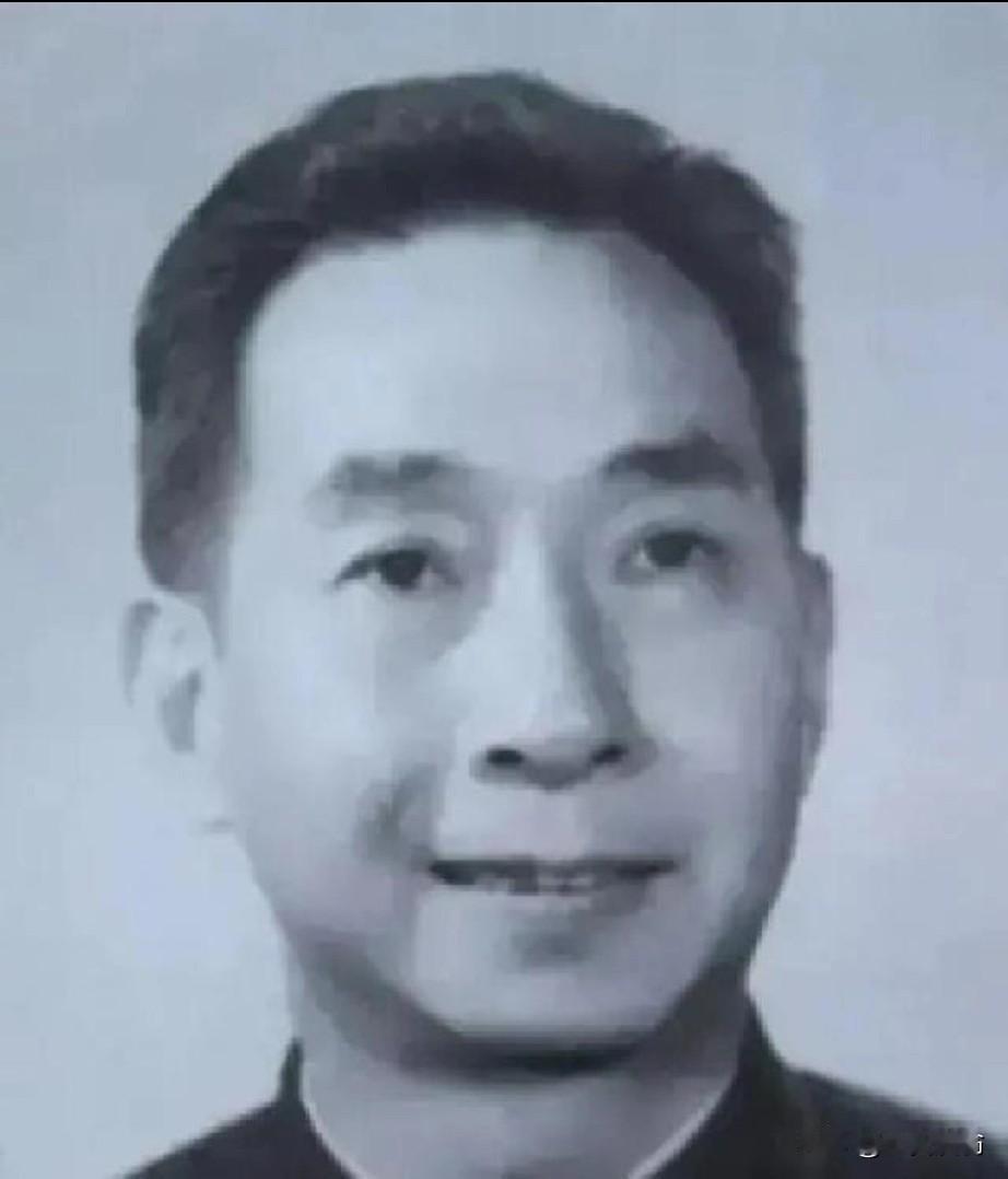 最近沸沸扬扬的南博事件，却也牵扯出了尘封已久的往事：南京博物院前院长竟因保护国家