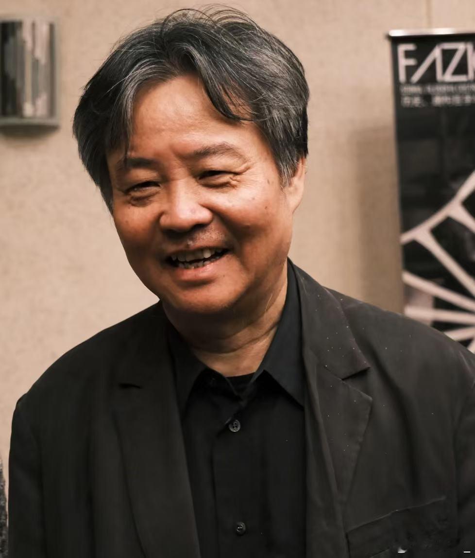 余华说年货也可以是书余华 谁能想到余华老师把签名书当成年货！这份精神食粮太特别，