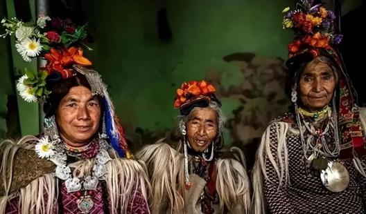 喜马拉雅山最为神秘部落，全族3000多人，无婚姻制度，繁衍方式特殊，同时，这个部