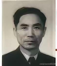 有个叫张丕烈的船长，在台湾当大副时给大陆送情报。他船上的密室藏在天花板夹层，装着