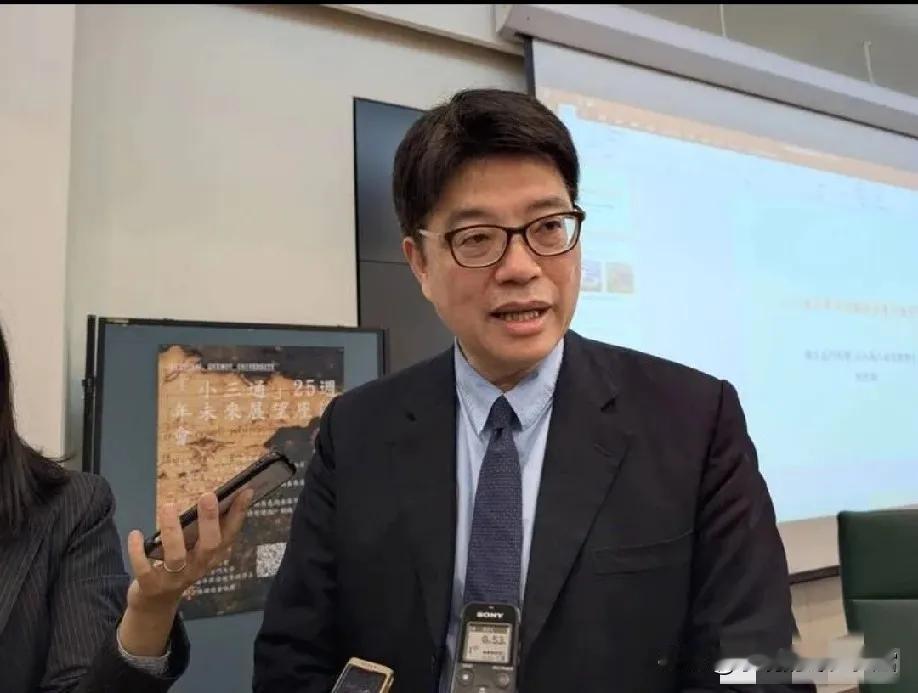 昨天（23日），台湾陆委会主委邱垂正赴金门参加“小三通25周年座谈会”时受访表示