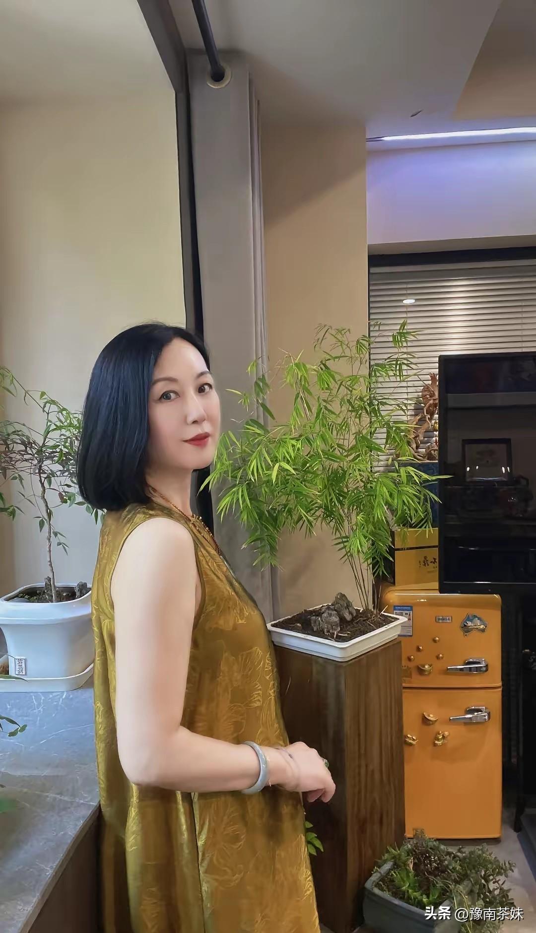 你们喜欢什么类型的美女中年美女，穿衣得体，知性美丽，新时代成功女性。