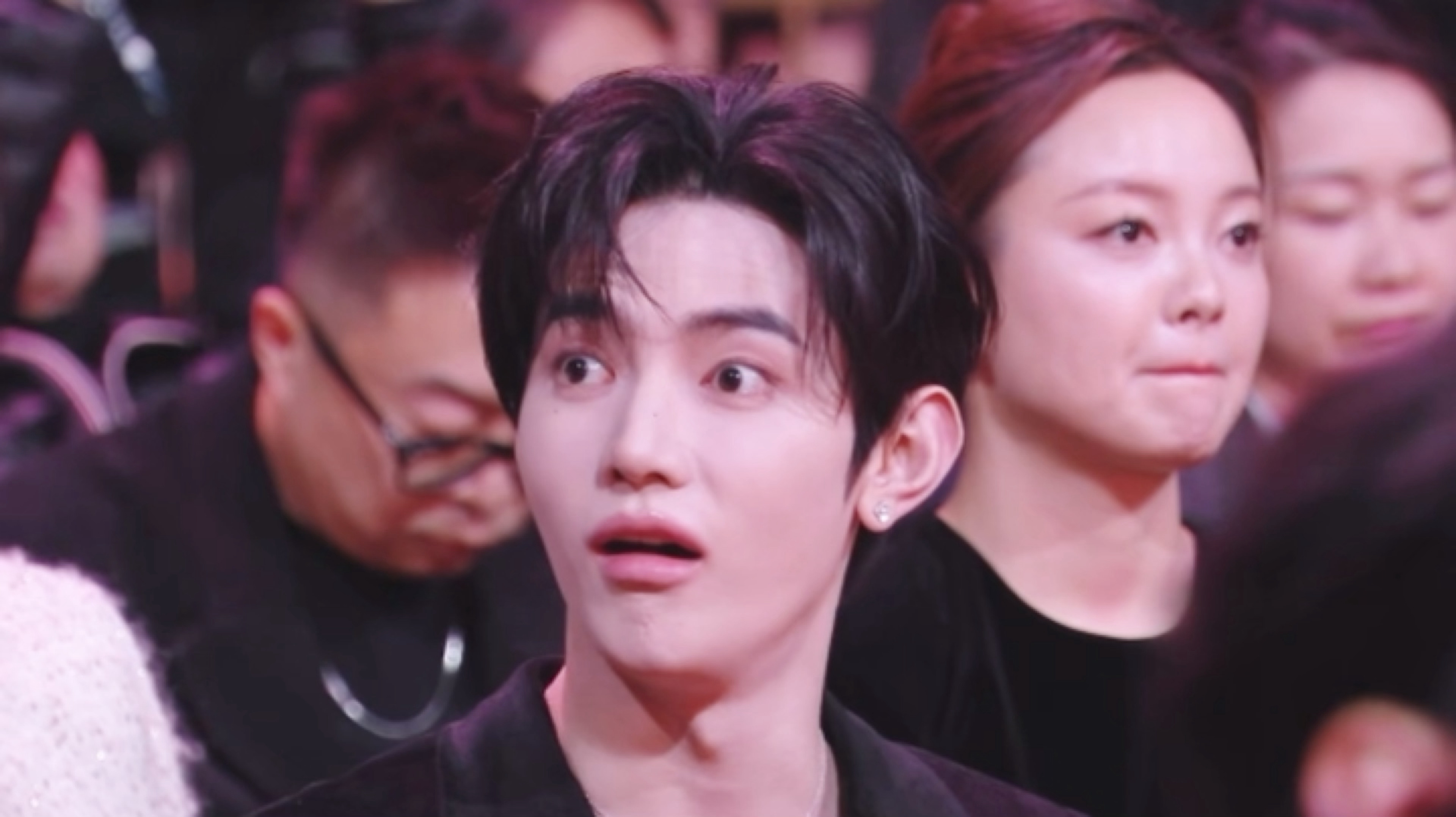 章昊听赖伟明说啥了这么惊讶啊哈哈哈哈哈哈章昊听赖伟明说啥了章昊听到了什么