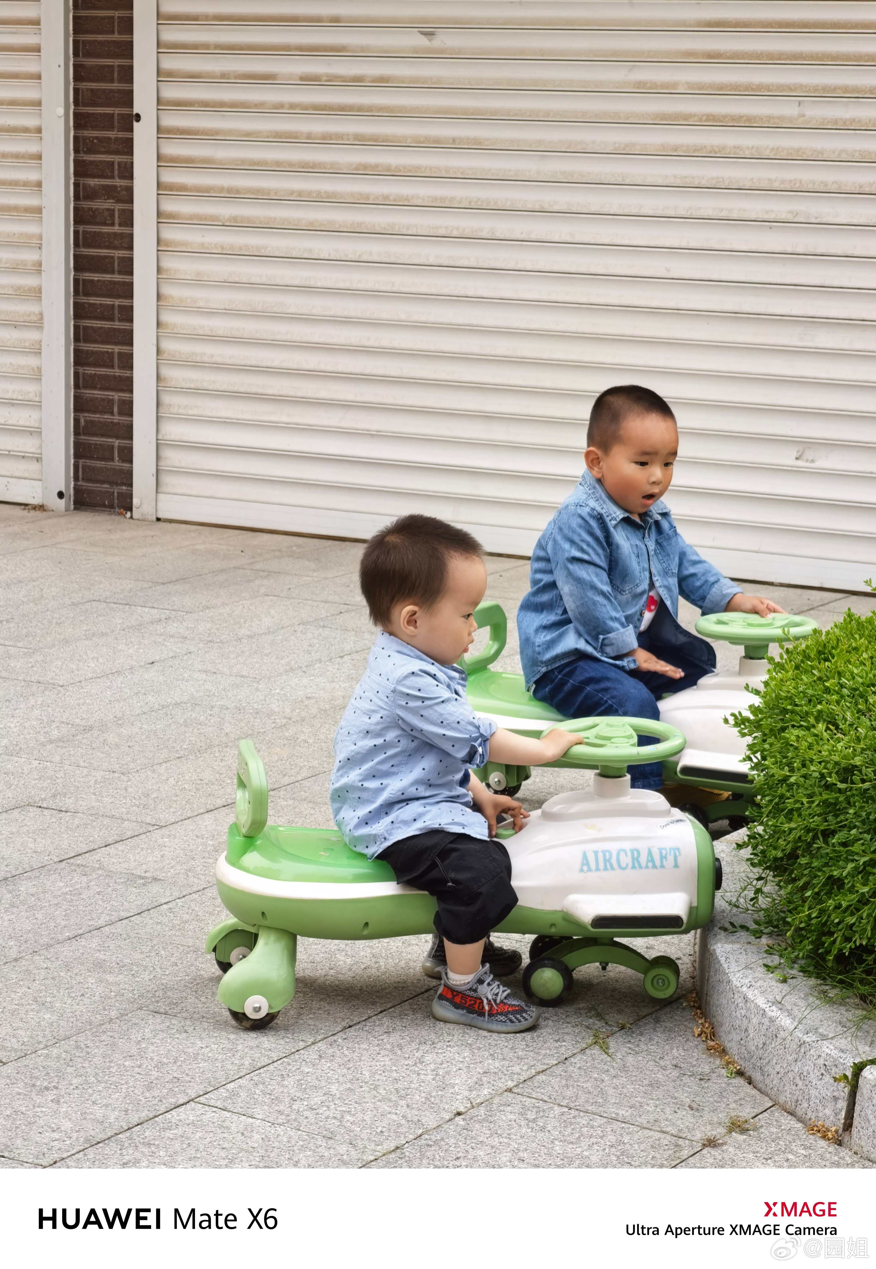 小哥俩玩的不亦乐乎，一天打好几仗，打完继续玩[允悲] ​​​