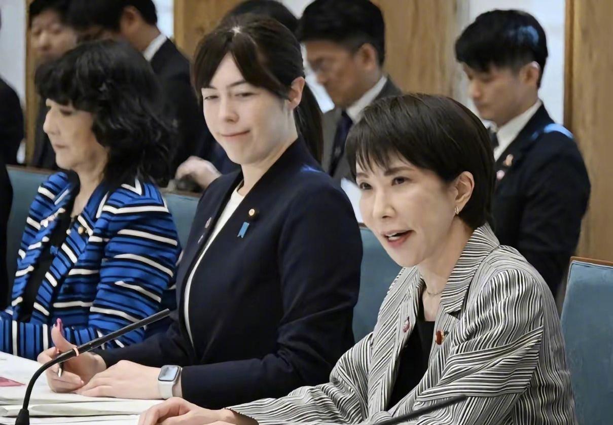 大漂亮军汉猥亵日本未成年少女，不予起诉？这不是头一回了。
日本优先？小野田纪美要