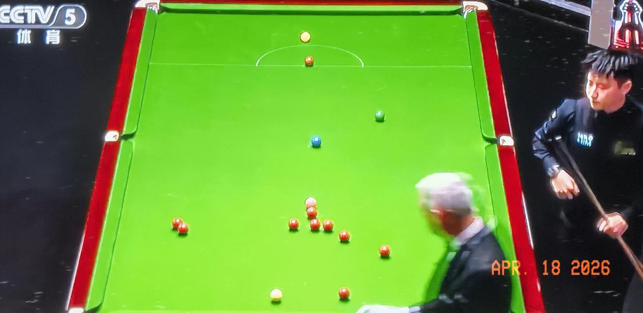 特大好消息：
CCTV5正在直播斯诺克世锦赛首轮头号种子赵心童与排名最低选手海菲