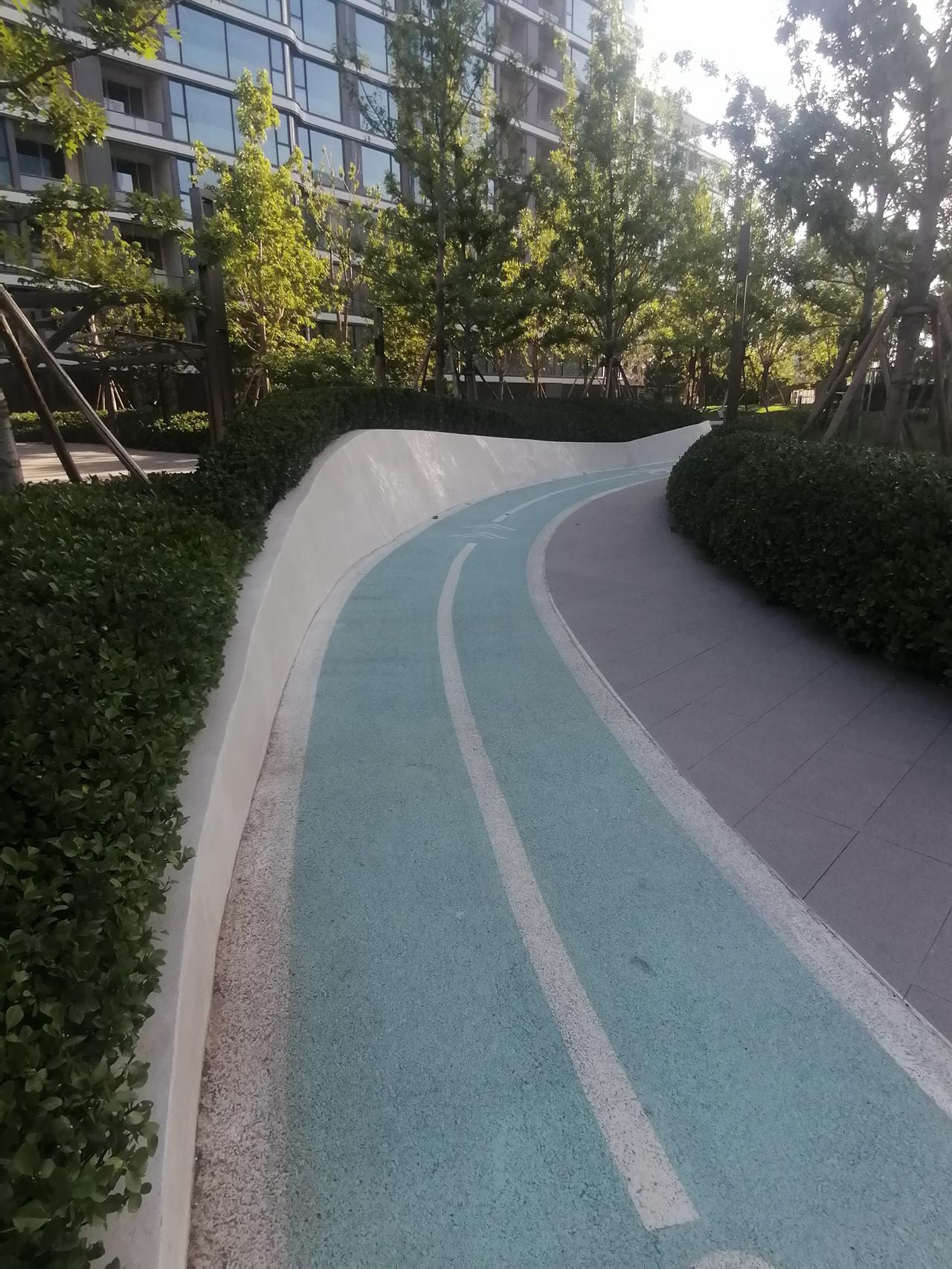 可以看看你相册里公园里的一角吗这是我昨天晨练骑行到距小区2公里的一处街角口袋公园