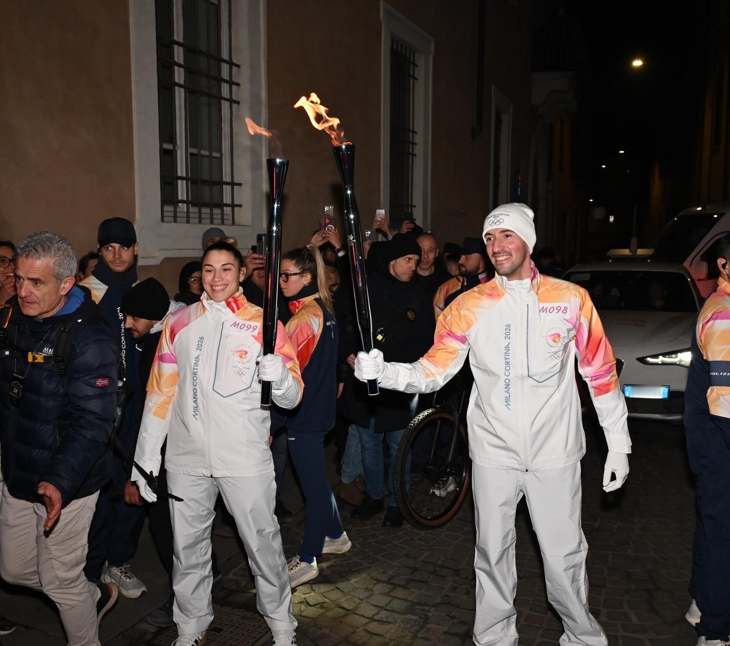 巴黎奥运会柔道金牌🎖️得主埃利斯.贝兰迪传递米兰冬奥会火炬！冬奥会