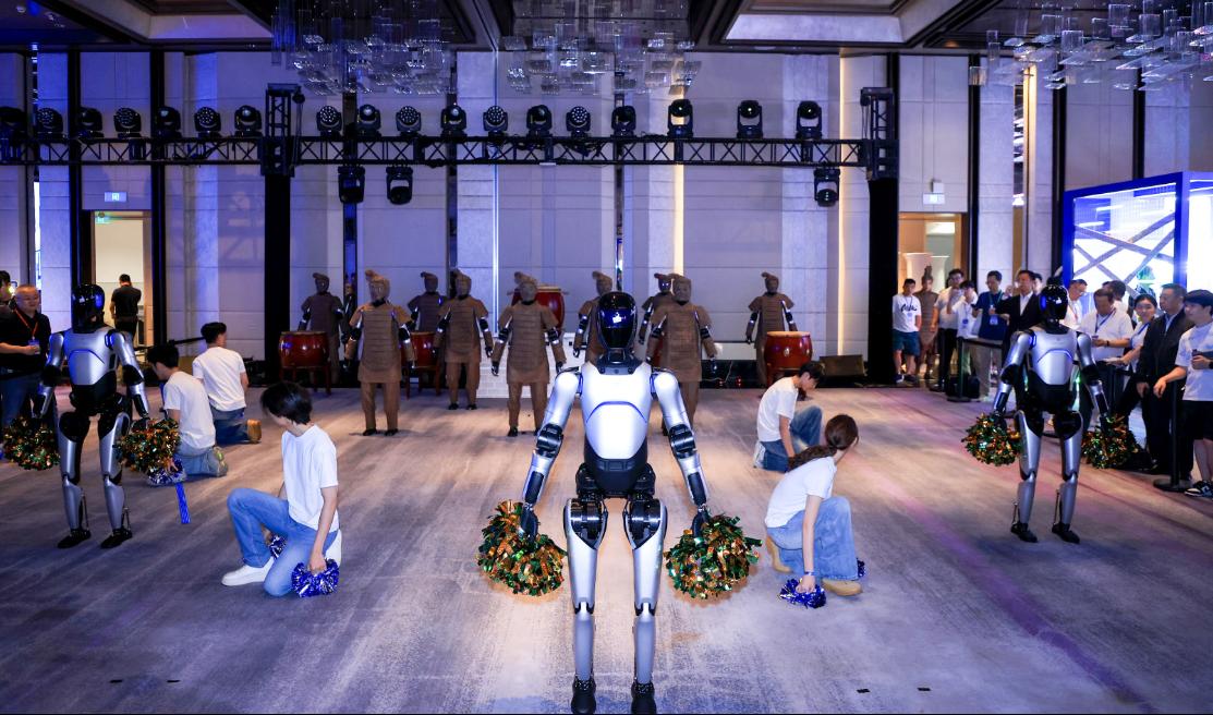 它们不只是机器，更像是未来的伙伴～能导航能避障还能陪你嗨，这届机器人大会我直接心