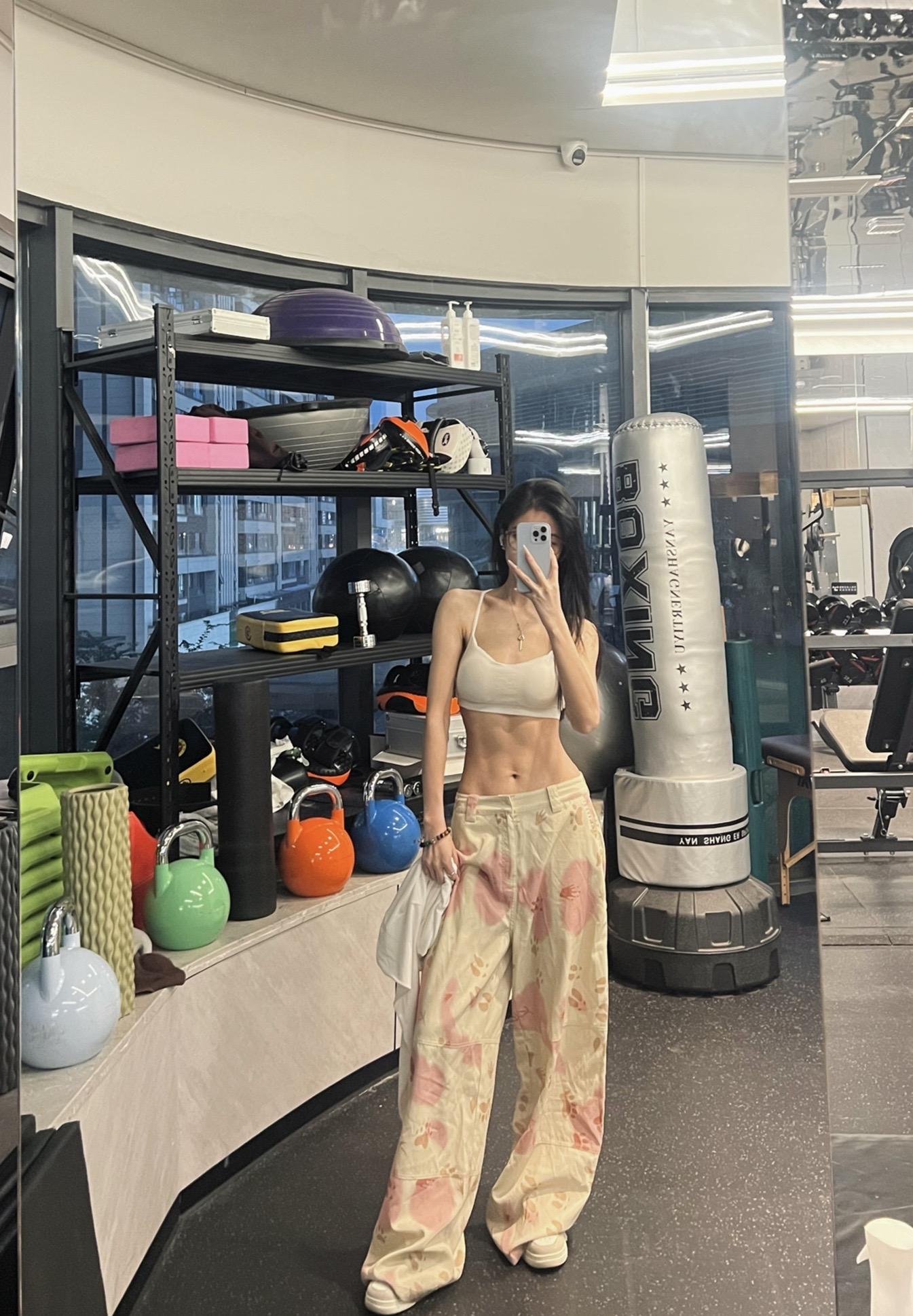 💓她拍我多了一丝做作，哈哈哈哈哈😂还是自拍🤳帅🥳