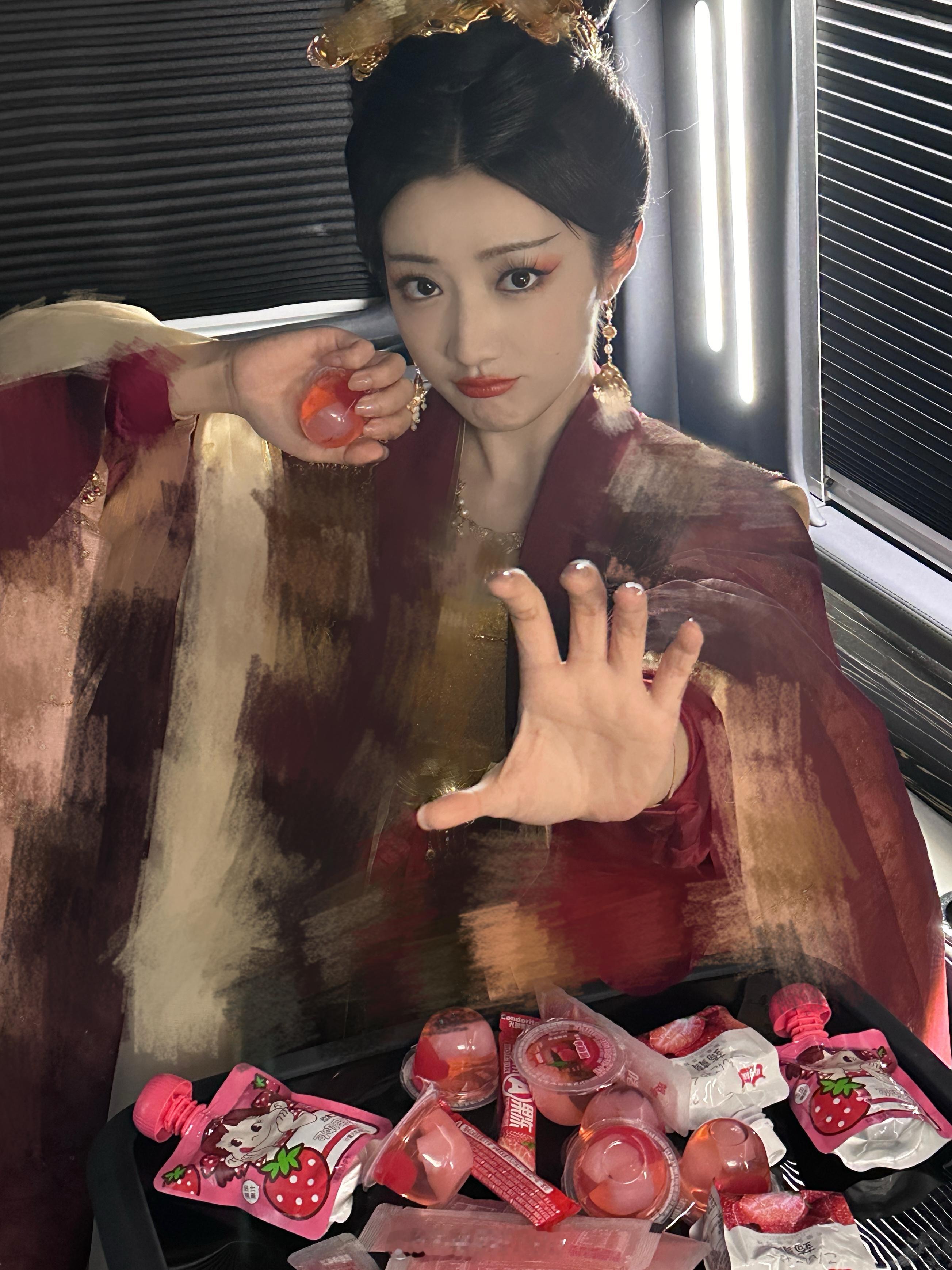 让本荷看看，没追《与凤行》的你该吃果冻噜！#与凤行#🫶🏻 ​​​