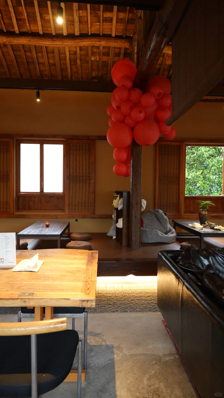 ✨莫干山宝藏咖啡店 🌳莫干山不仅有迷人的风景，还有这家令人惊艳的咖啡...