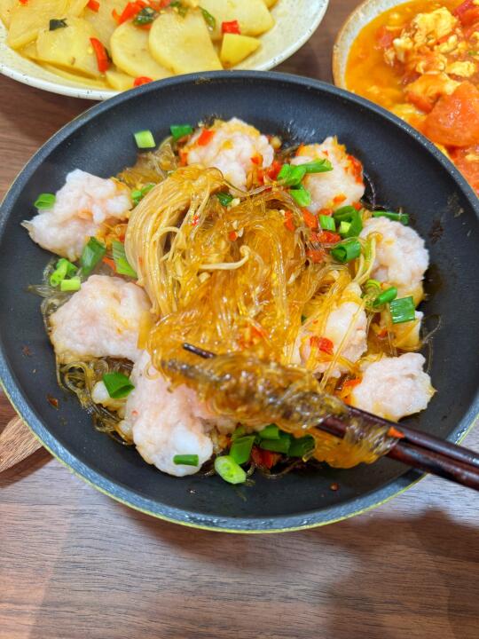 小黄锅版本的蒜蓉粉丝虾滑！方便好吃！