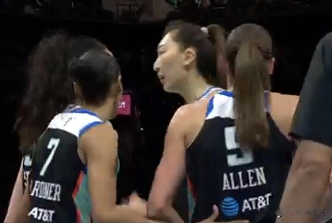WNBA常规赛战报，韩旭替补出战16分钟贡献8分2助2断1板1帽填满数据栏，自由