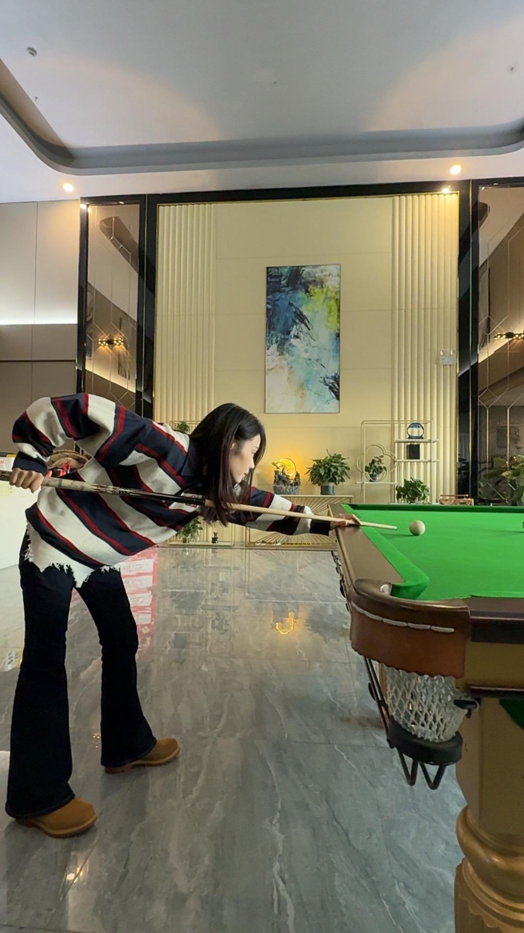 我们不应该怀念过去，因为爱我们的人在未来