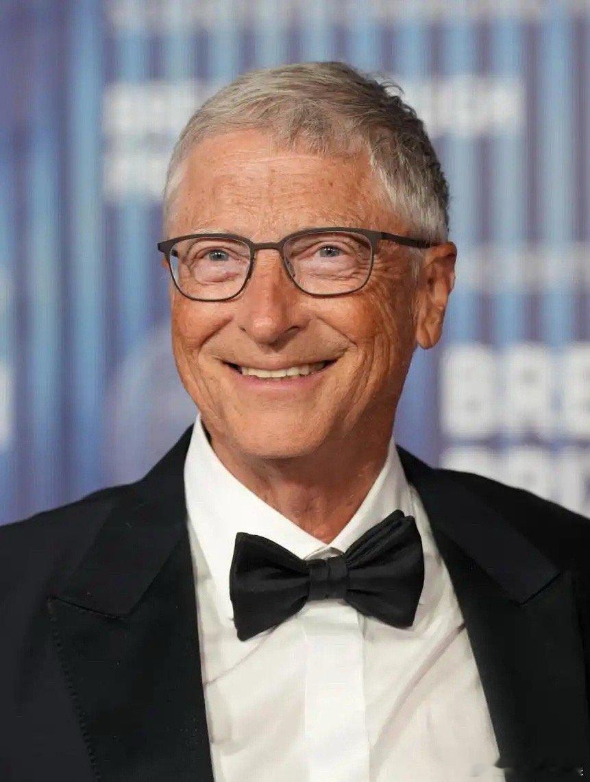 比尔盖茨道歉 比尔盖茨否认去过萝莉岛被前妻“公开处刑”后，比尔·盖茨终于回应爱泼