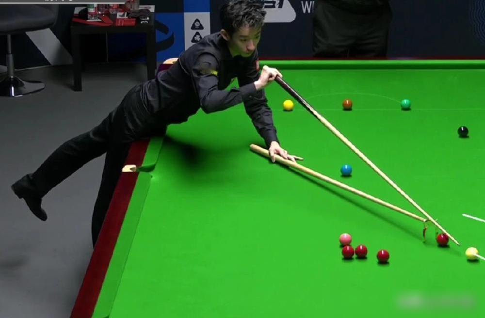 裁判一个手势，吴宜泽14分没了，他没吵。
威尔士公开赛，3-2领先，吴宜泽正打