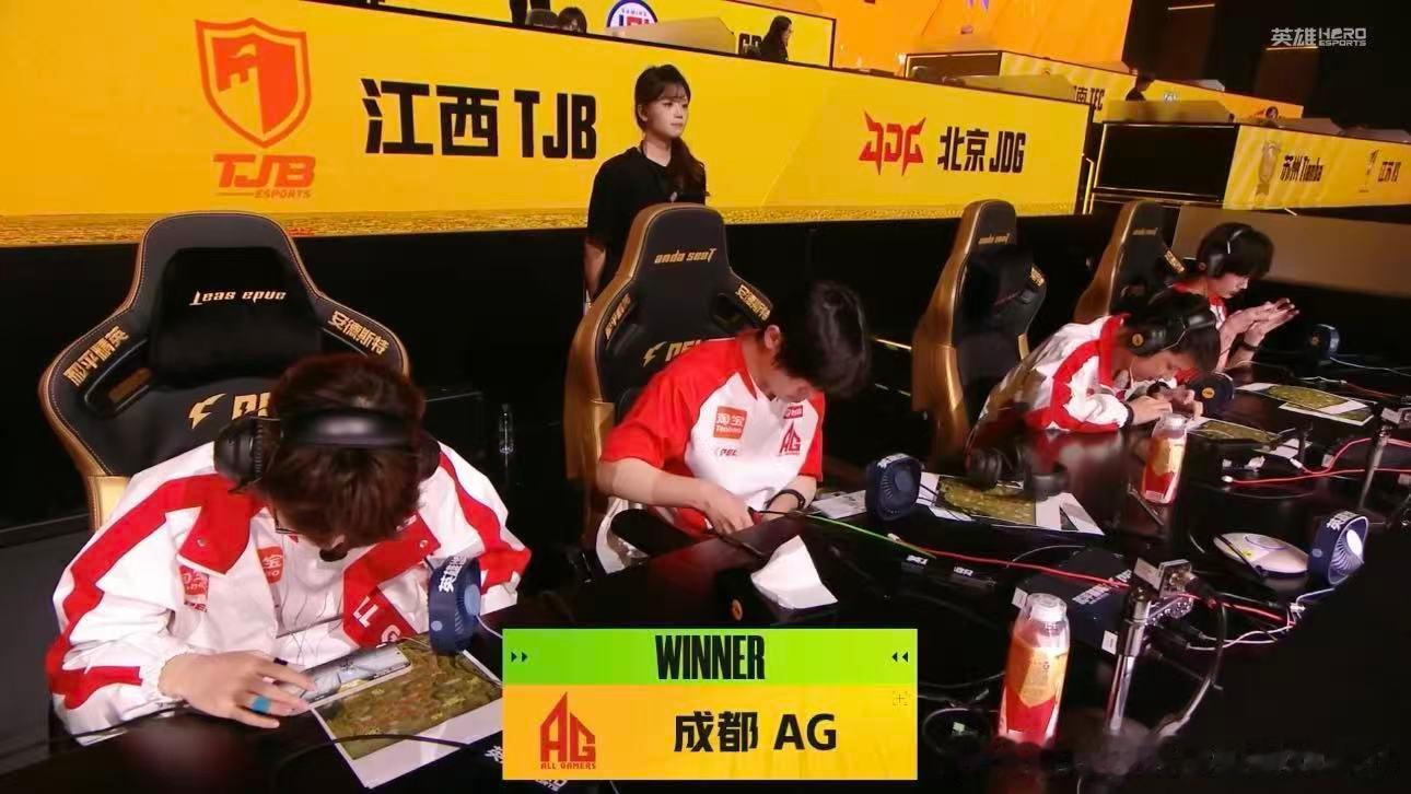 AG满编10淘汰吃鸡AG仙崽首夺MVPAG全队步调统一步步控圈，全员完好斩获十淘